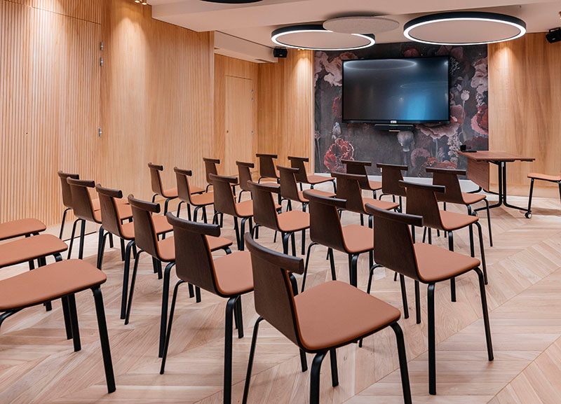 Parement rainuré ab pano 50 dans une salle de sport