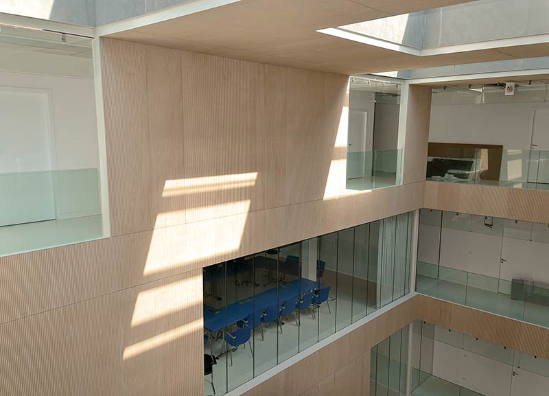 Panneau acoustique bois ab pano dans un ERP